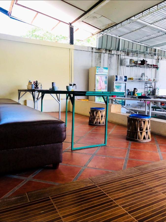 Vernice Backpacker Hostel Vientiane Esterno foto